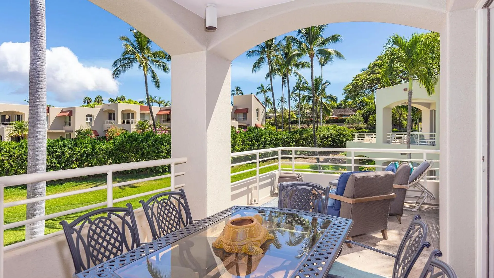 New! Palms 702 - Romantic Retreat - Split Ac In Bedroom - Open-Air Living Area Wailea  Holiday home Wailea (Maui)