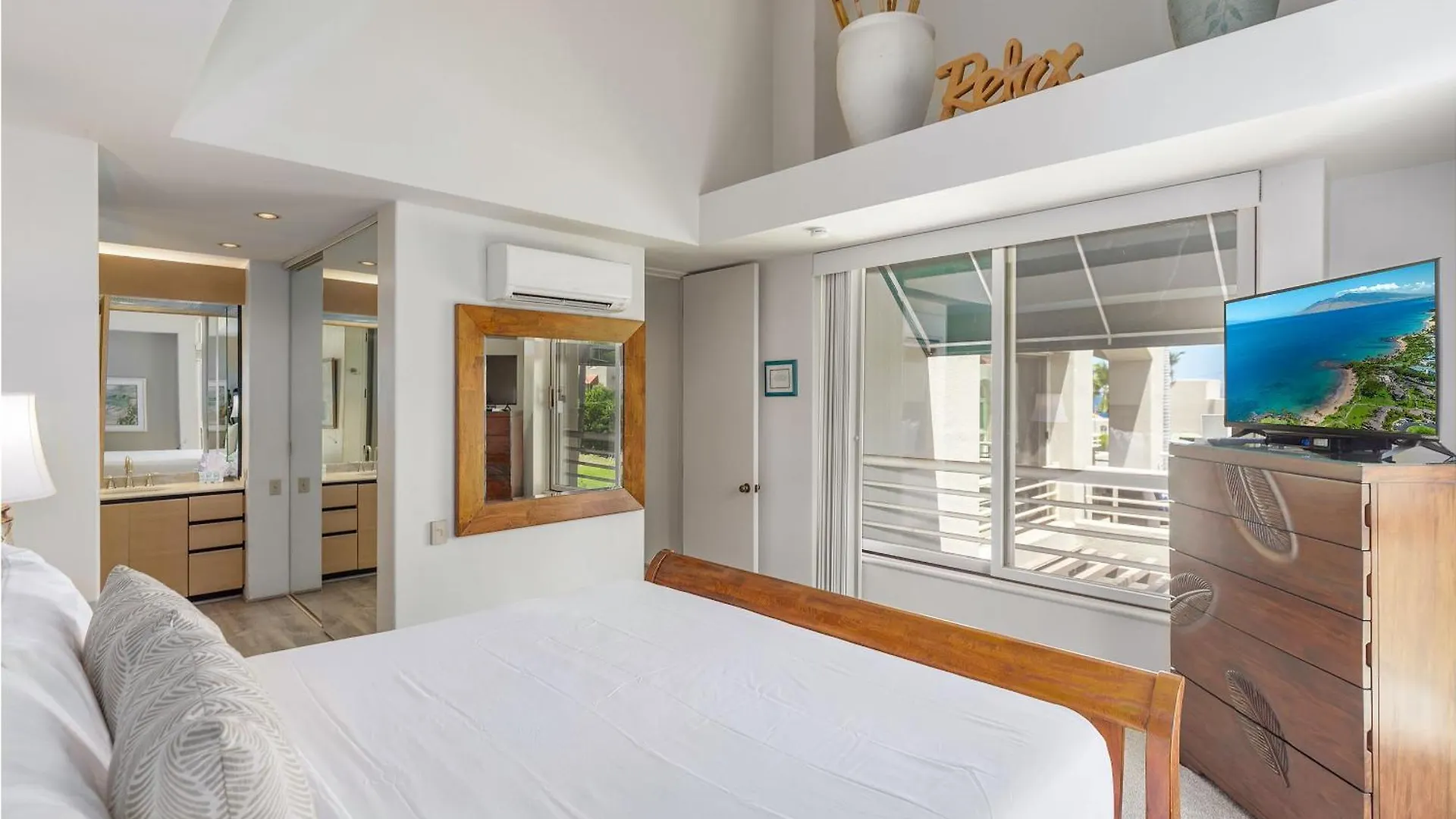 Holiday home New! Palms 702 - Romantic Retreat - Split Ac In Bedroom - Open-Air Living Area Wailea